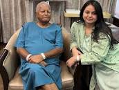 lalu yadav ccelebrates birthday with her daughtr rohini