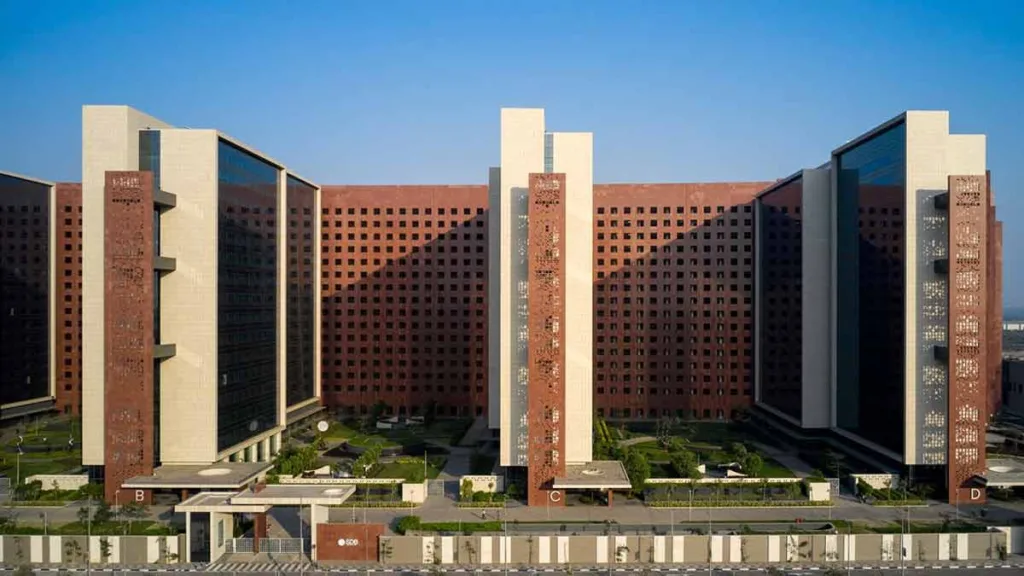 world-largest-office-building-in-surat-india