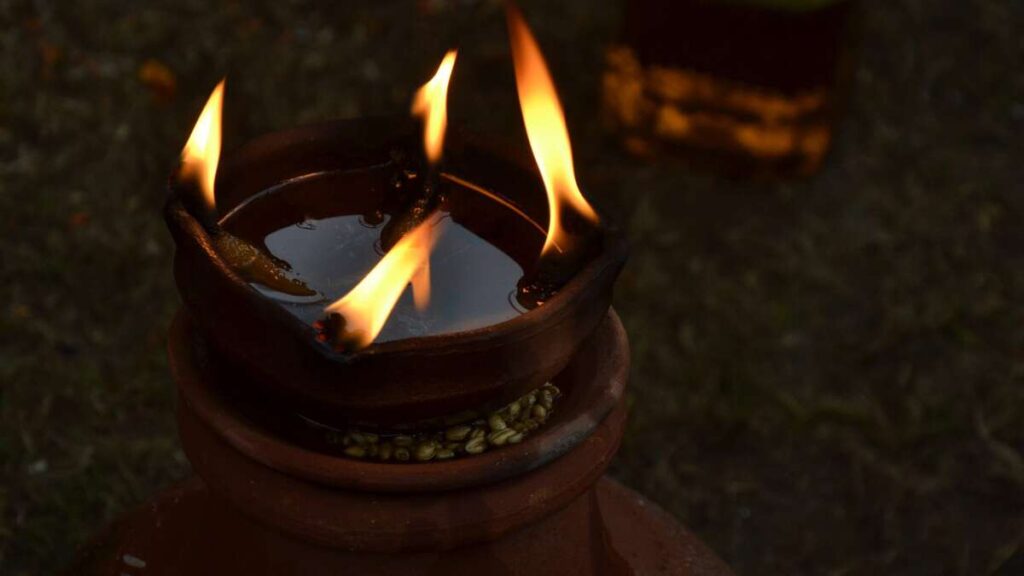 महुआ तेल का दीपक