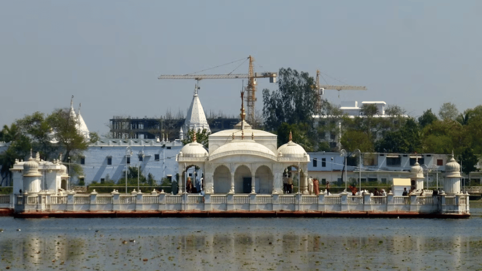 पावापुरी जल मंदिर