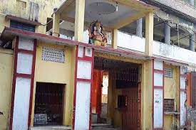 मेरे प्यारे दोस्तों, हमारे देश भारत में कई सुंदर और प्रसिद्ध पर्यटन स्थल हैं। इनमें से एक है हजीपुर जो बिहार के पटना जिले में स्थित है। हजीपुर एक बहुत ही खूबसूरत शहर है जो प्राकृतिक सौंदर्य से भरपूर है। इसके अलावा, यह शहर धार्मिक और आध्यात्मिक स्थलों का भी घर है।