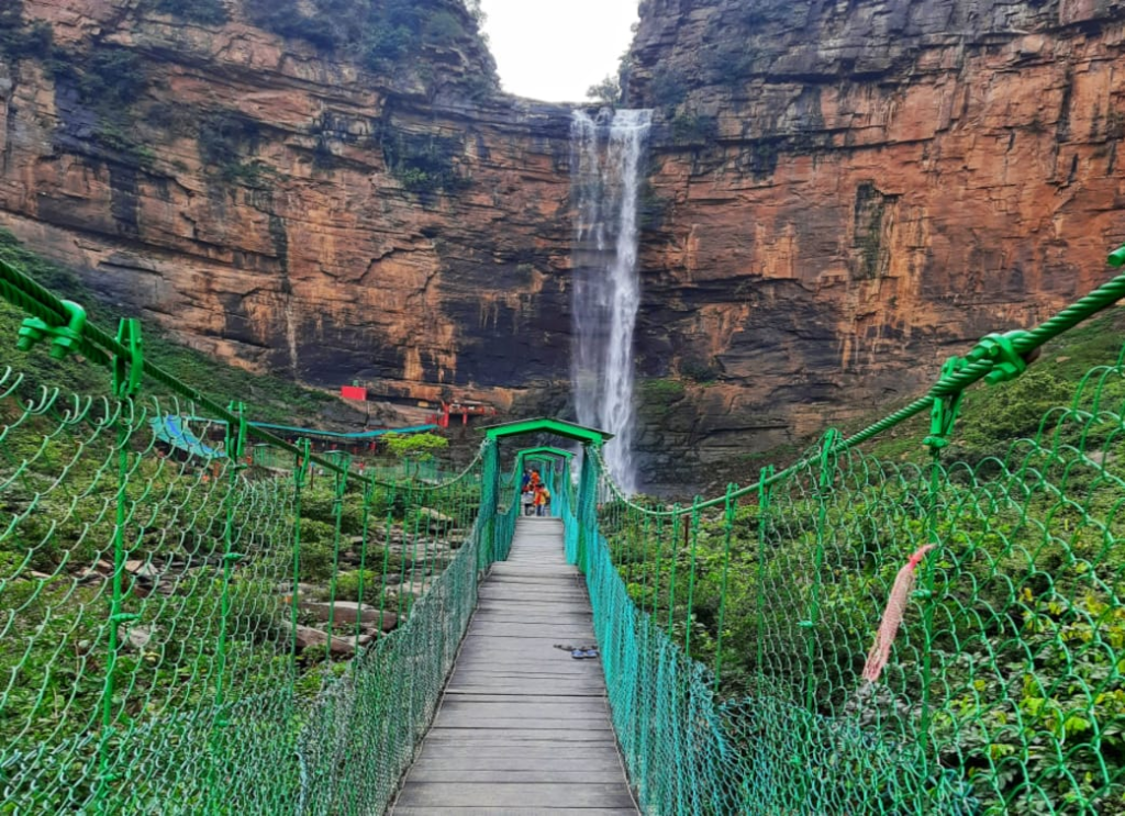 बिहार में घूमना है जलप्रपात तो जरूर जाएं ये Rohtas Waterfall