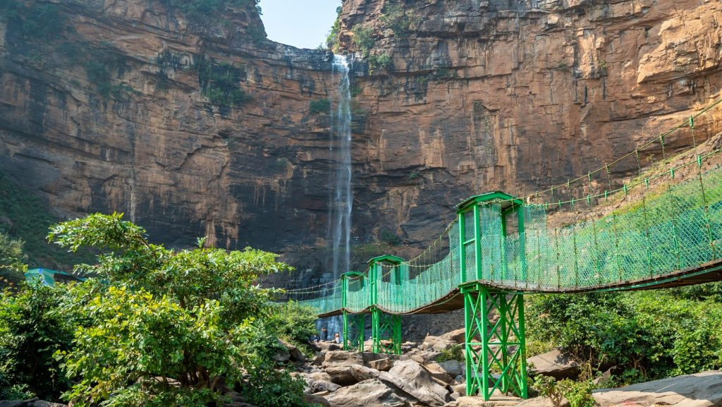 बिहार में घूमना है जलप्रपात तो जरूर जाएं ये Rohtas Waterfall