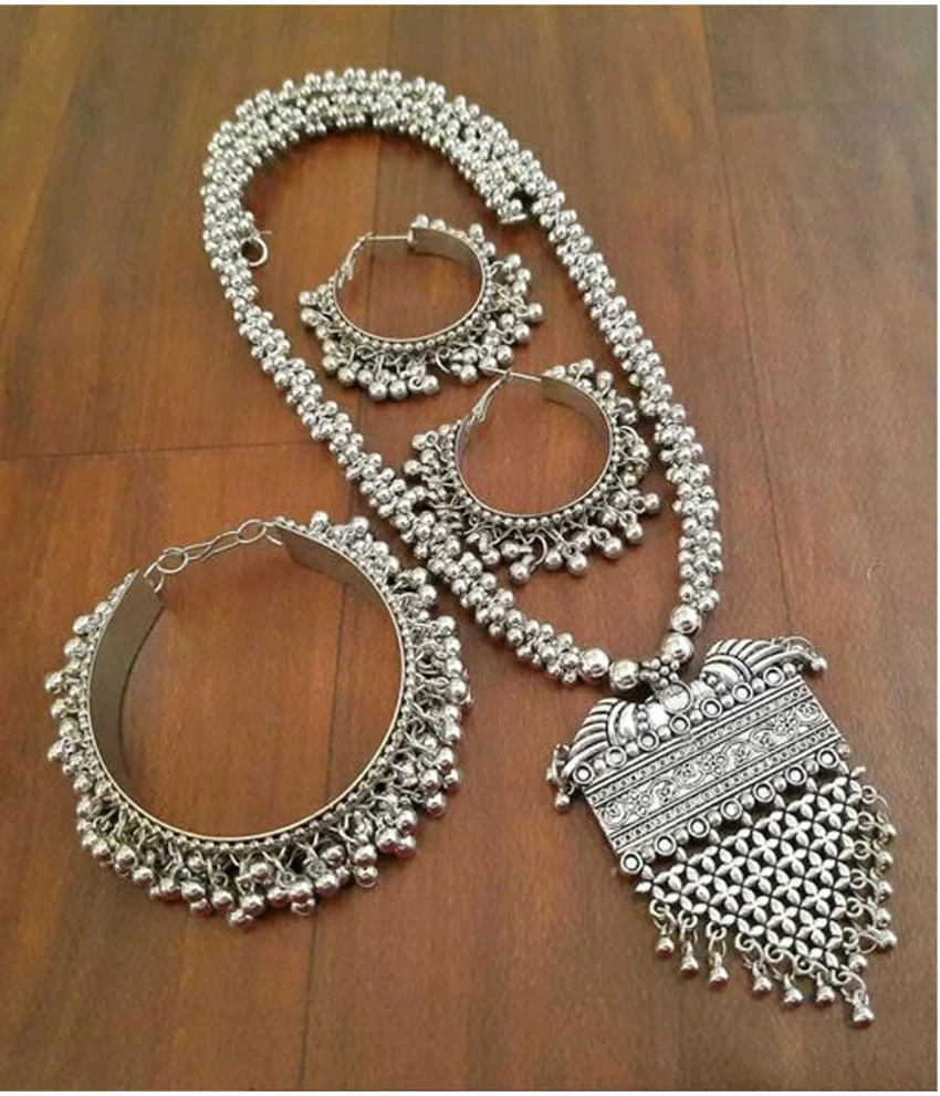 Silver jewelry stylish look