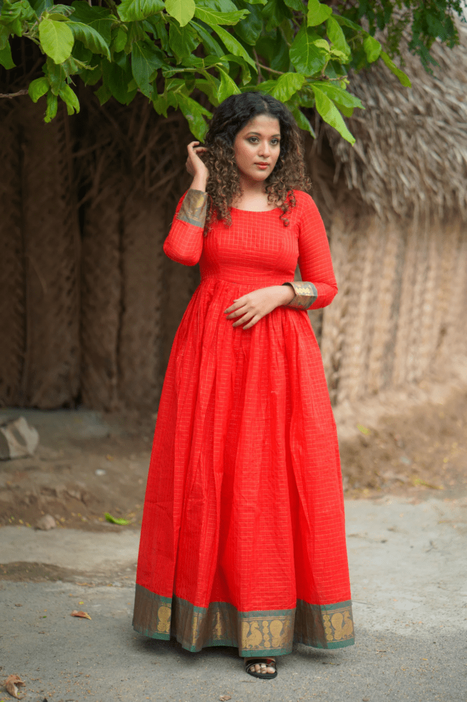 Fashion 2023: इन पैटर्न की कुर्ती है आजकल फैशन में