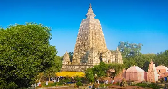 पैतृक कुकर्म और माता-पिता को श्राप से मुक्त करने के लिए दर्शन करने के लिए जाते हैं