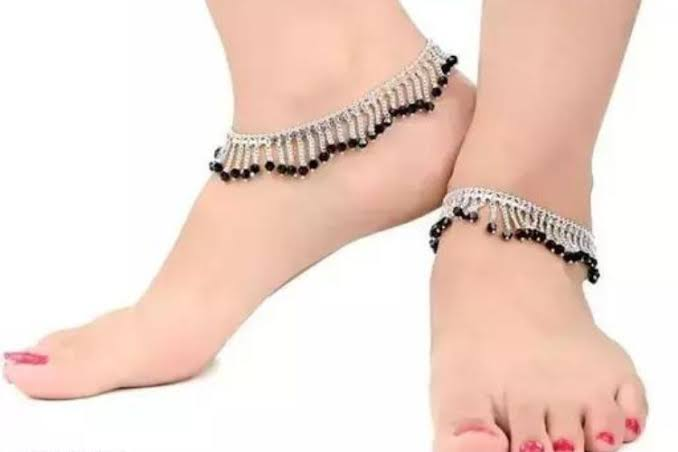 Very beautiful black pearl anklets
