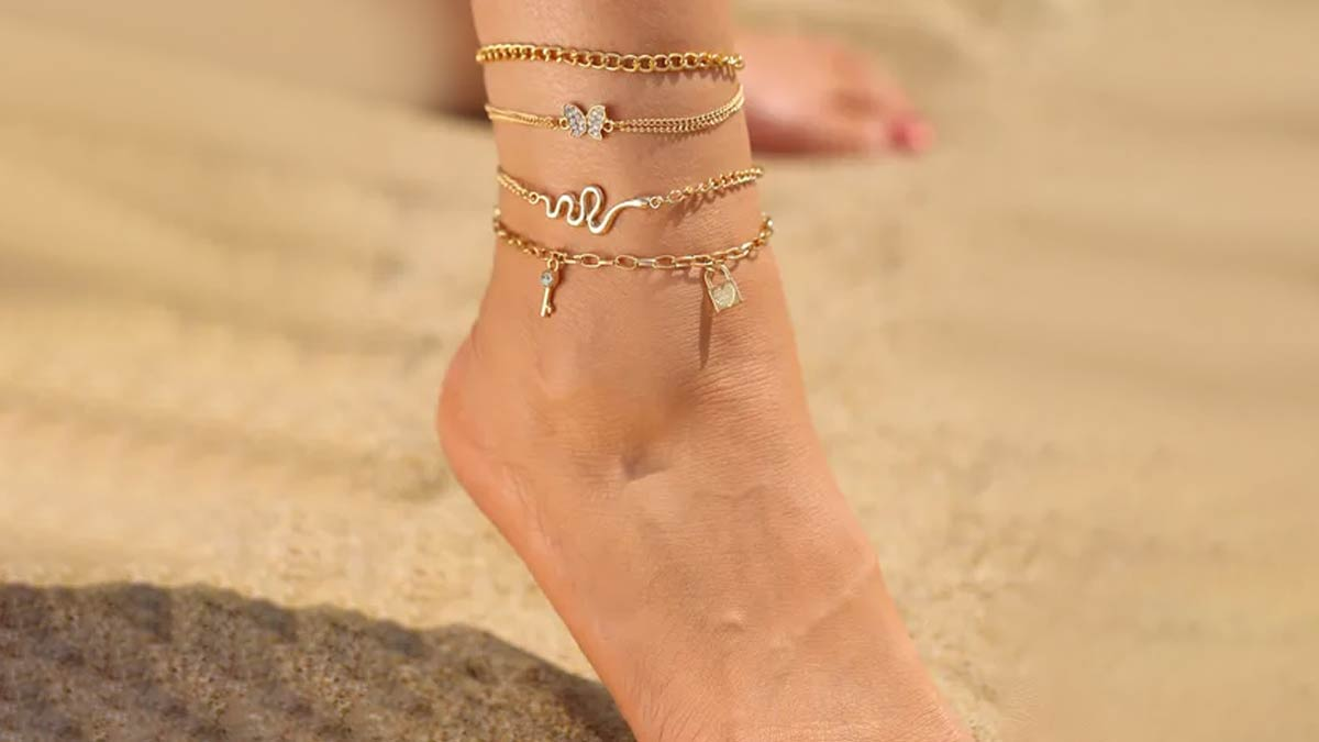stylish and trendy design of anklets