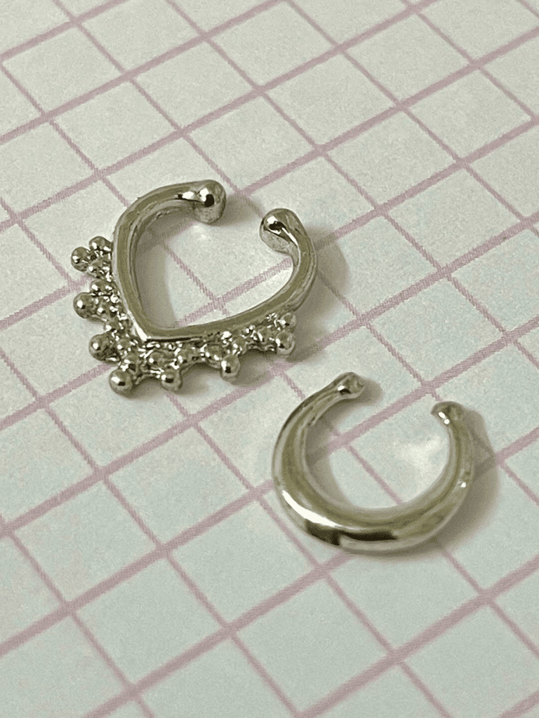 बीड्स नोज पिन