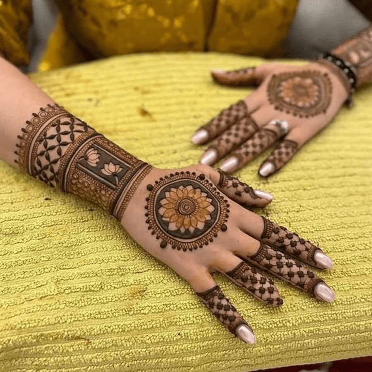 circle mehndi design simple