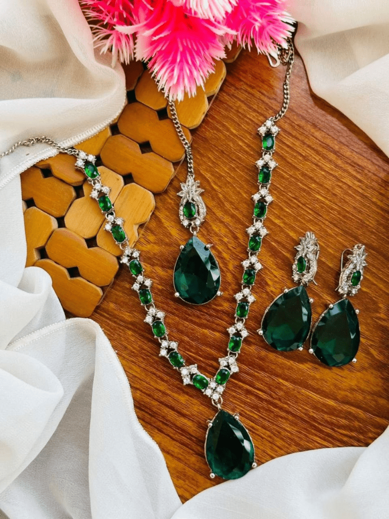 GREEN TRENDY ZIRCON PENDANT WITH TOPS