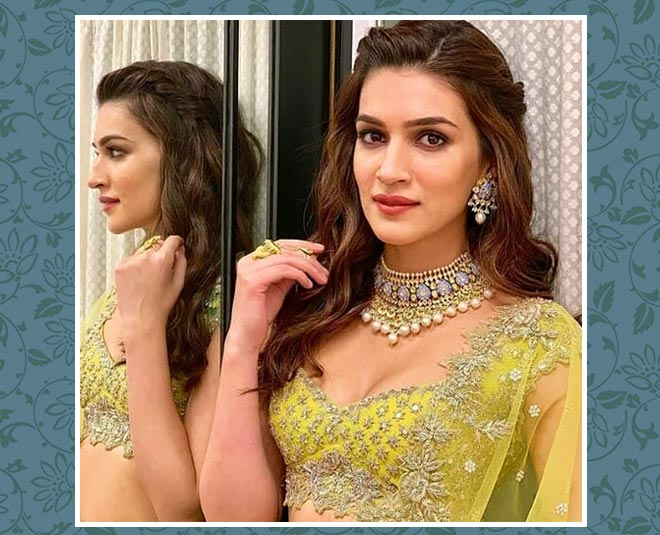 latest earrings designs in gold jhumka