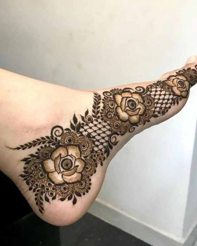 simple foot mehndi design 2024