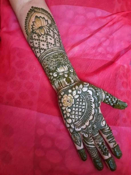 फूल बेल मेहंदी डिजाइन