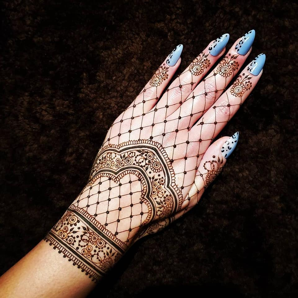 back hand mehndi design simple and easy