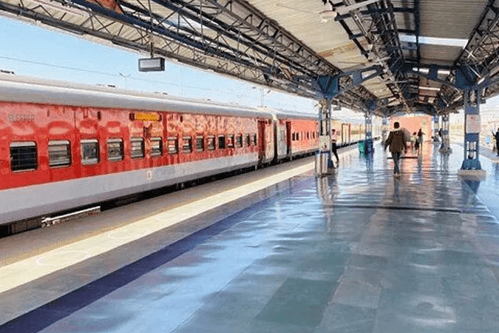 कितनी स्पेशल स्पेशल ट्रेनें चलाई गई?