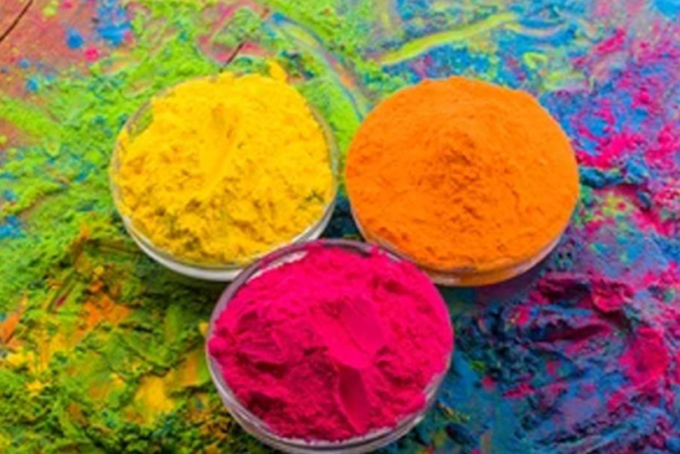 होली में रंग खेलने के दौरान बरतें सावधानी