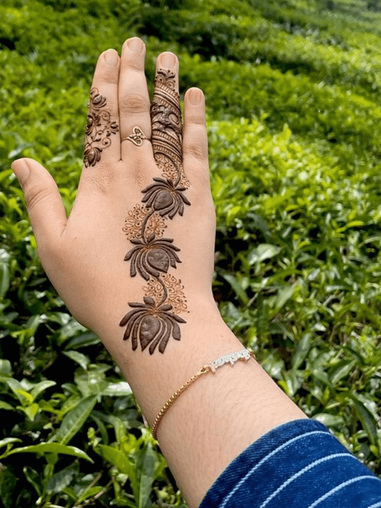 मीनाकारी बेल मेहंदी डिजाइन